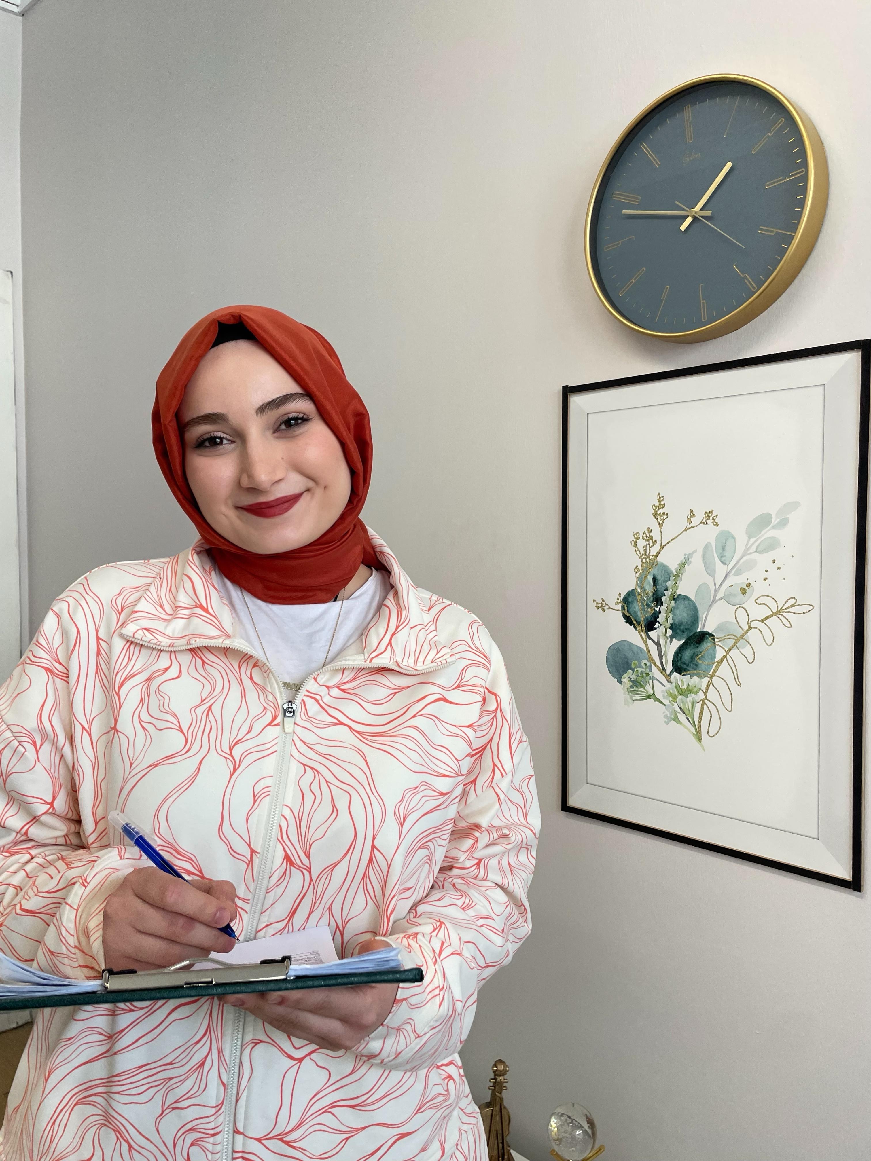 Ergoterapist Esmanur Balcı